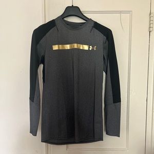 Under armor 
Perpetual long sleeve 
Black/Gold/Gray 
Small
Retail: $65
